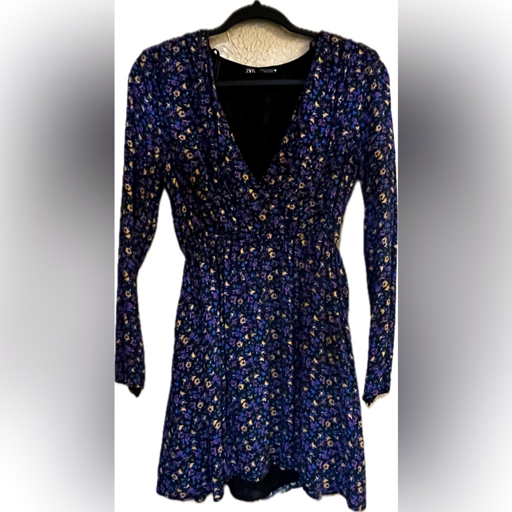 A Cute Zara Dress 🩷 Good Quality, Comfortable Dress With Cute Little Flowers 💐